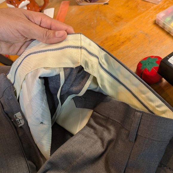 3-piece gray suit - Picture 7 of 10